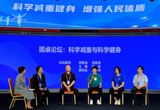 爱健身的健身男明星_很爱健身的女明星_爱健身的男明星